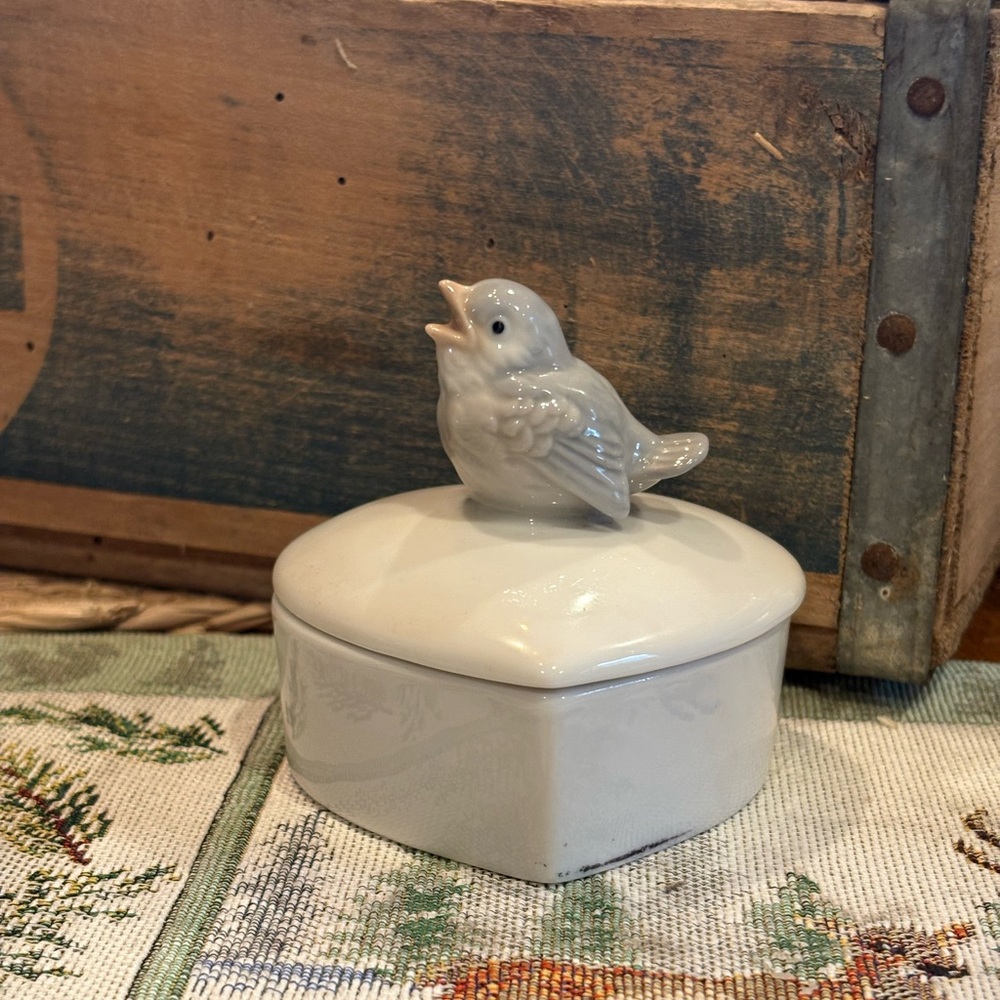 Vintage Otagiri Japan Porcelain Heart Trinket
Box Sm Gray/Blue Bird/on Lid Japan